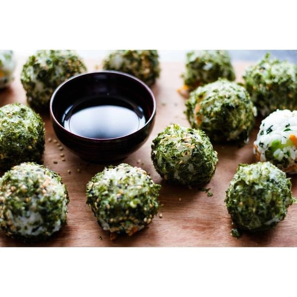 Roasting seawoned seaweed almond and sunflower សារាយរោយបាយ 30x50g (12M+)